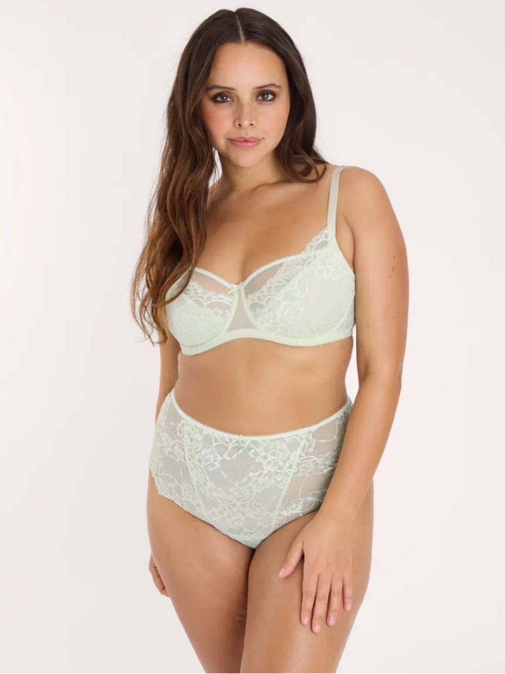 Charade by Change Lingerie Lace Underwire Bra in Subtle Green. Size 34I